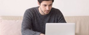 Cyfryzacja usług publicznych: wygoda dla obywatela czy tylko nowy interfejs do starych problemów?